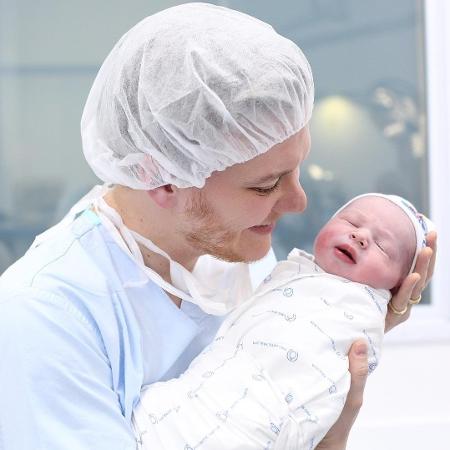 Michel Teló no dia do nascimento do filho, Teodoro - Reprodução/Instagram