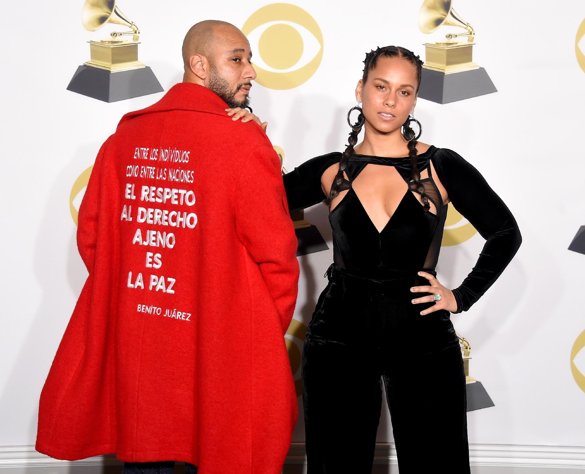 O produtor e rapper Swizz Beatz e Alicia Keys no tapete vermelho do Grammy 2018 - Getty Images
