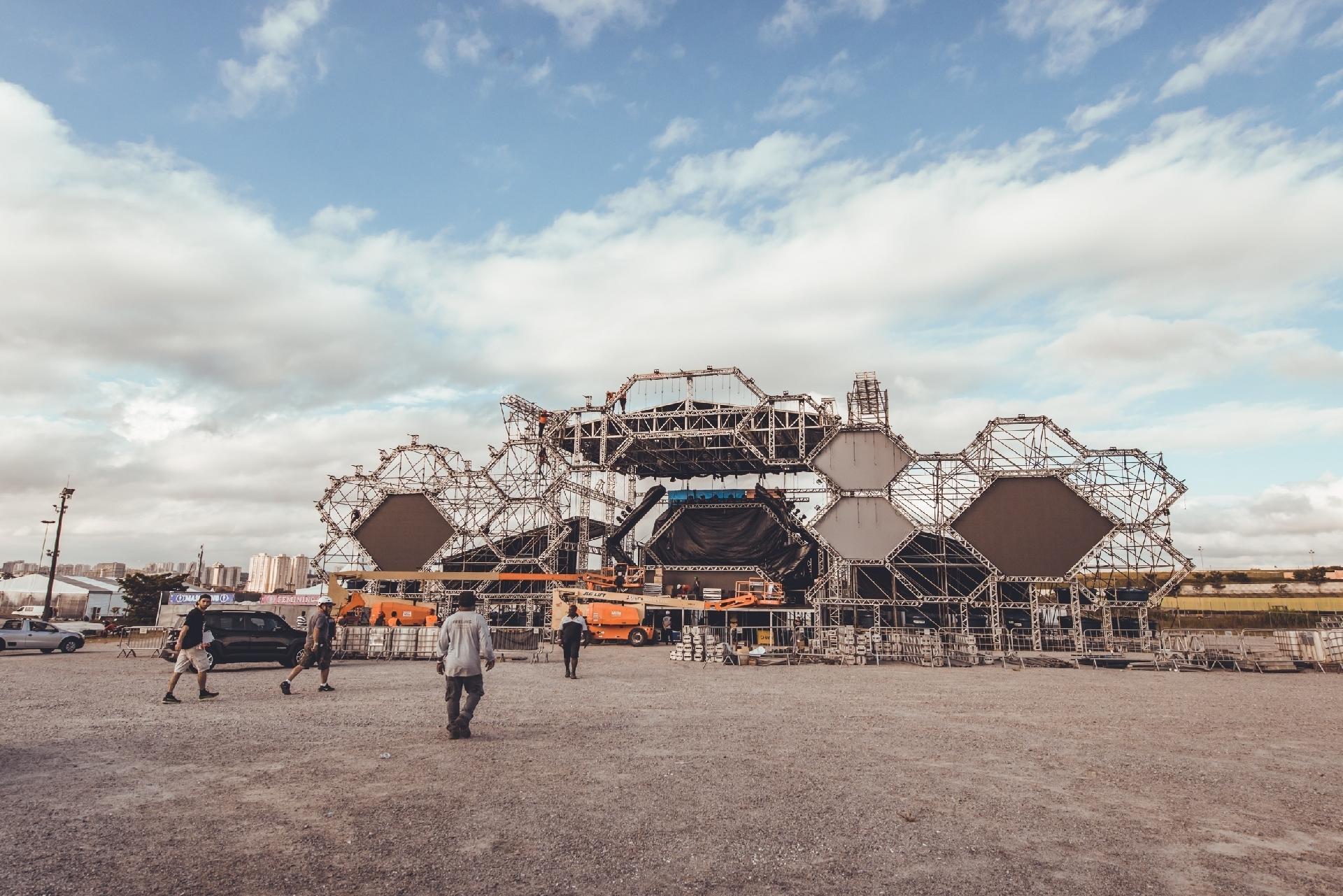 Montagem do festival Lollapalooza Brasil 2018, no Autódromo de Interlagos - Camila Cara/Divulgação
