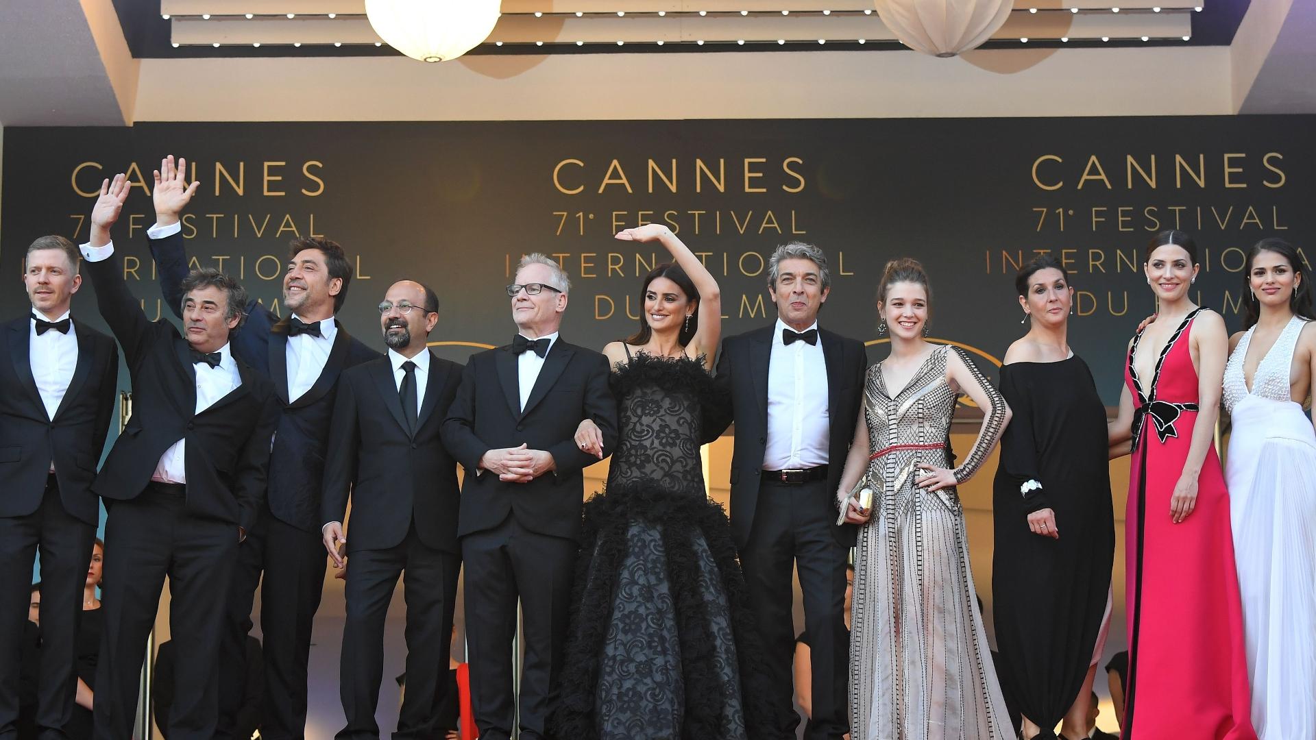 Equipe do filme "Todos lo Saben" chega para a exibição do filme, que abre a 71ª edição do Festival de Cannes - Loic Venance/AFP