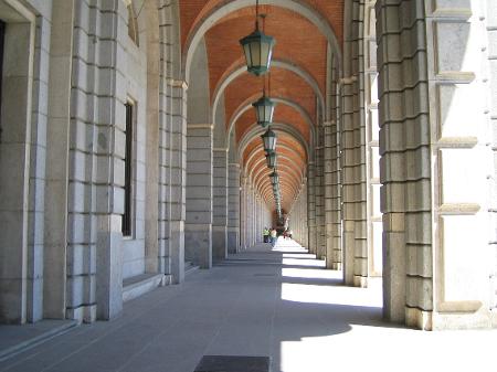 Arcos externos dos Novos Ministérios, complexo de prédios do governo em Madri onde foram filmadas várias cenas da parte 3 de La Casa de Papel - Pavlemadrid/WikiCommons