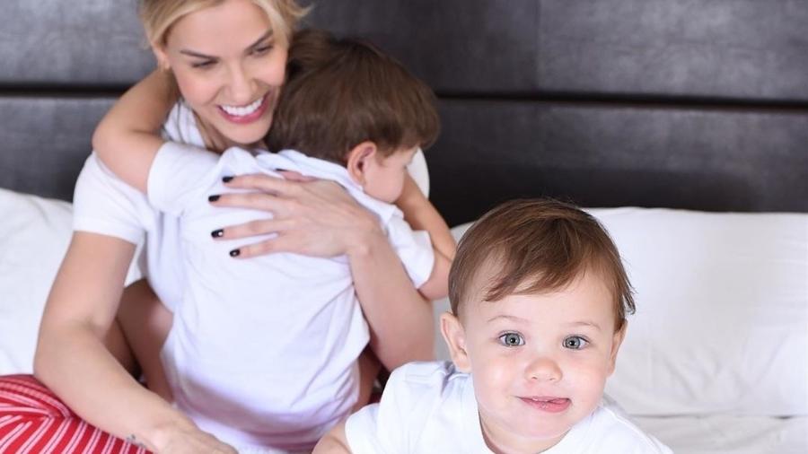 Andressa Suita e filhos Gabriel e Samuel - Reprodução/Instagram