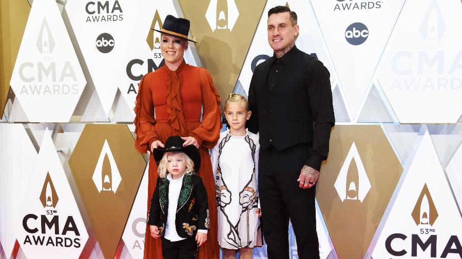 Pink com o marido Carey Hart e os filhos - Charles Pulliam/Reuters