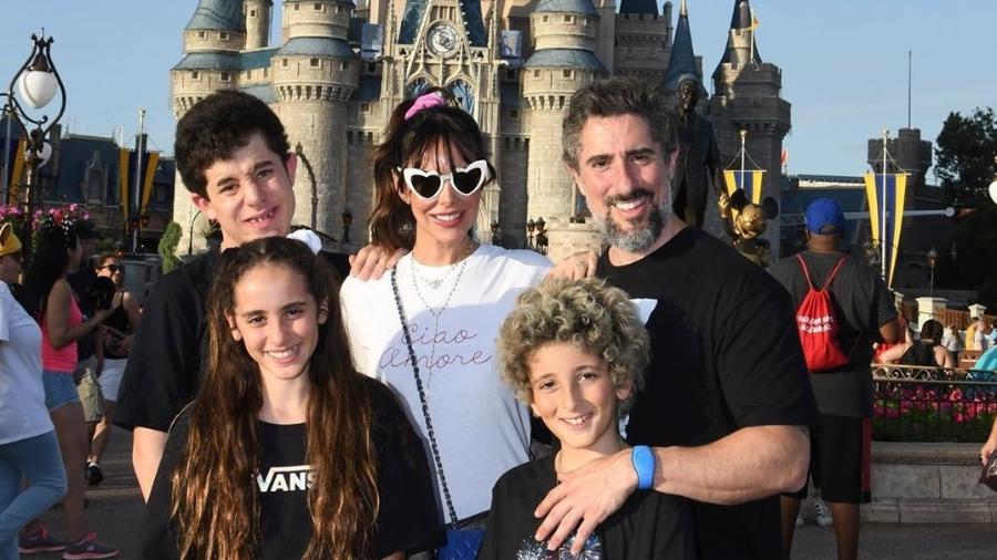 Marcos Mon com a família na Disney de Orlando - Reprodução/ Instagram