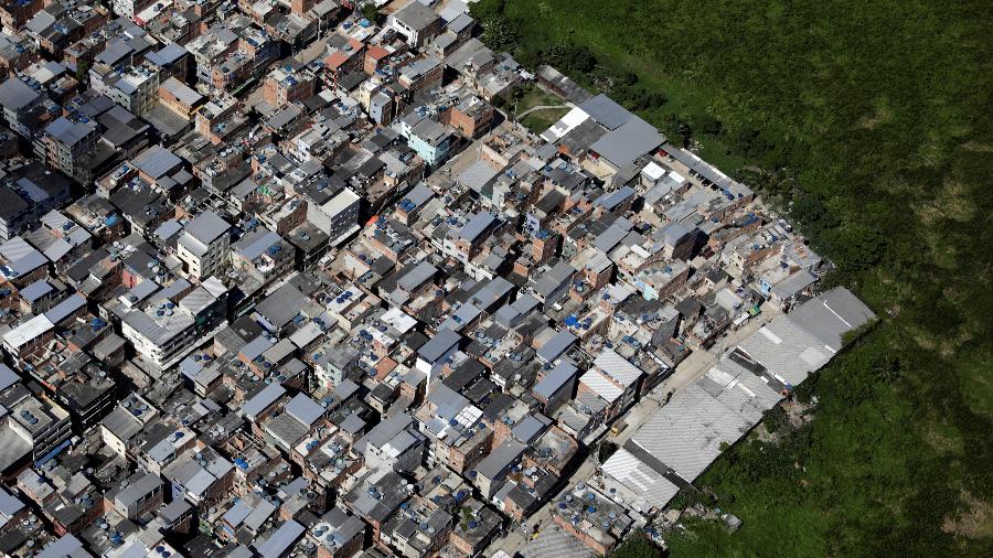 Vista aérea da favela do Rio das Pedras, no Rio de Janeiro, alvo de operação do MP hoje - Ricardo Moraes/Reuters