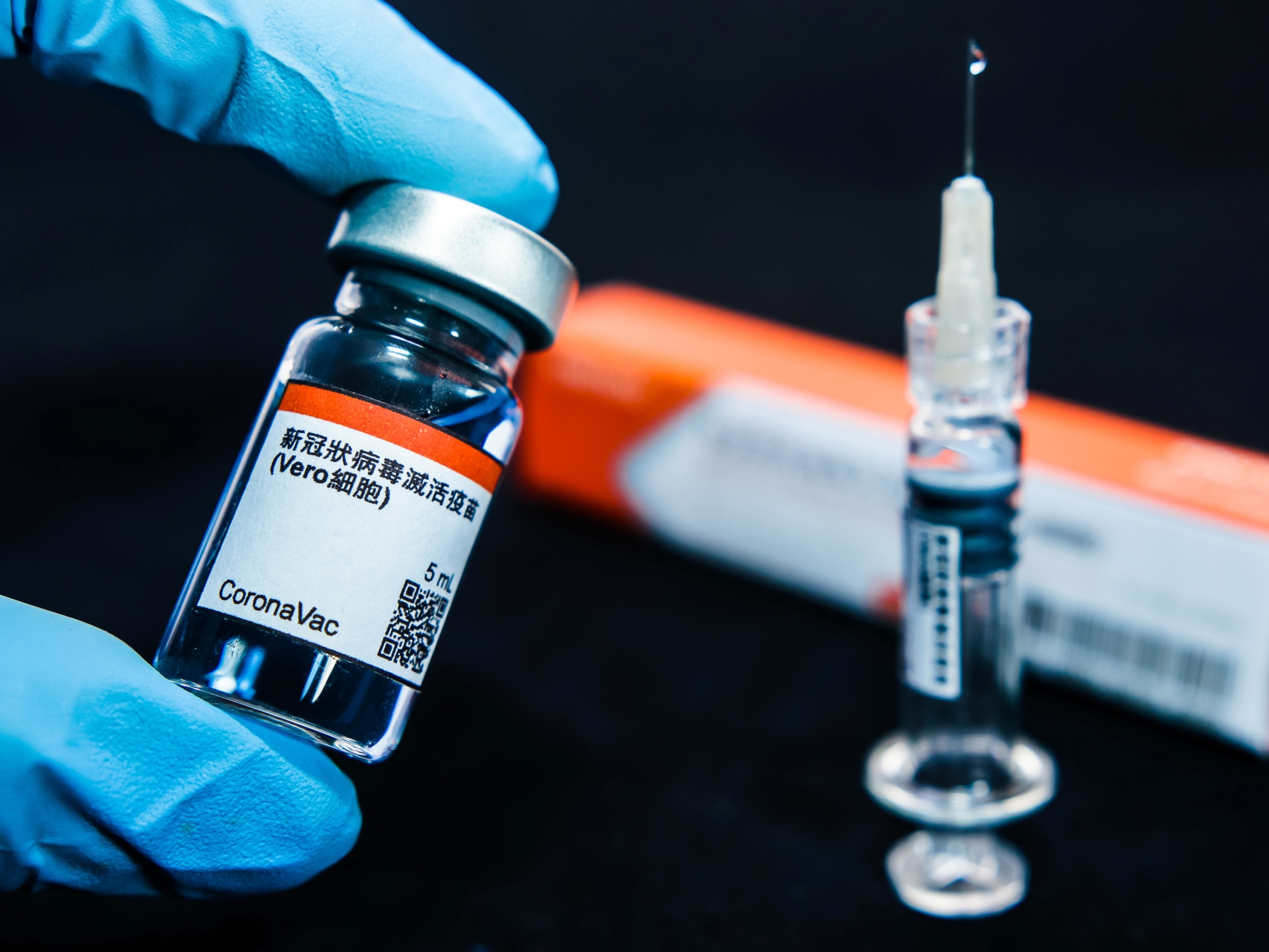 Faz sentido tanta rejeição à vacina chinesa? Compreenda melhor a CoronaVac