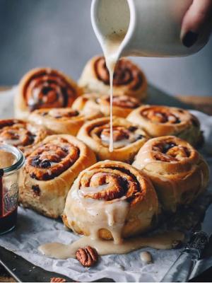 Aprenda a fazer o cinnamon roll, pão doce símbolo da quarentena