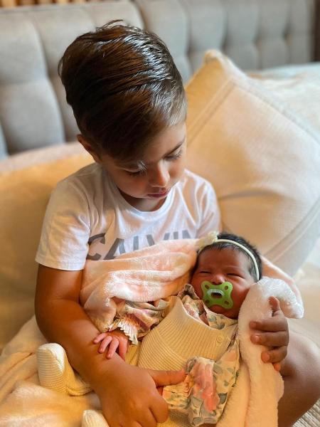Henry e Zaya, filhos de Simone e Kaká Diniz - Reprodução/Instagram - Reprodução/Instagram