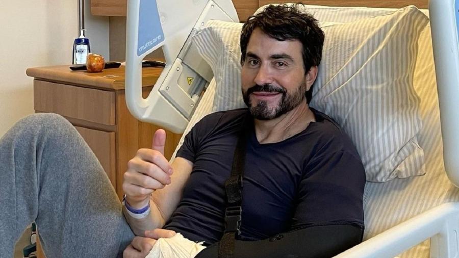 Padre Fábio de Melo posa em hospital após cirurgia delicada no bíceps - Reprodução/Instagram