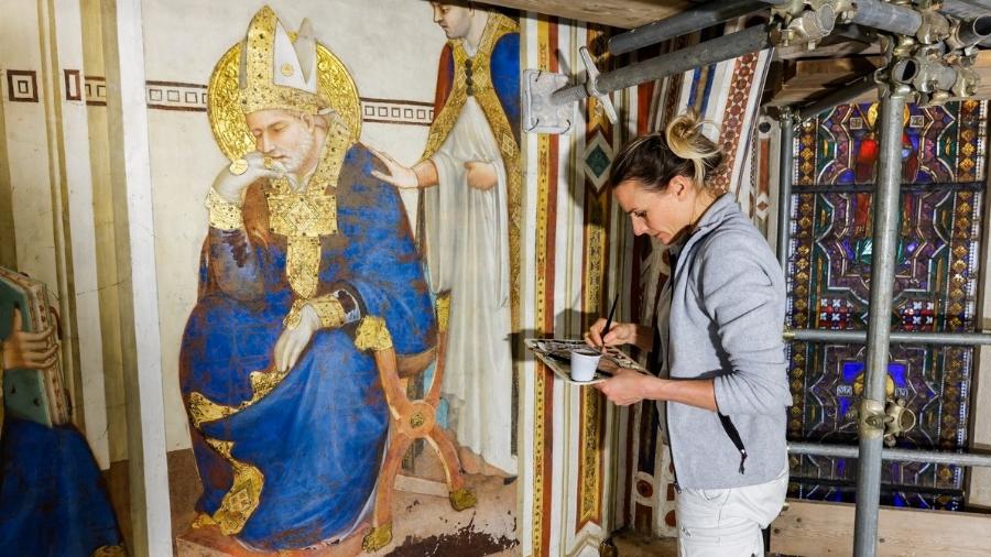 Um dos afrescos restaurados na Capela de San Martino, na Basílica de São Francisco em Assis, na Itália - Reprodução/Facebook