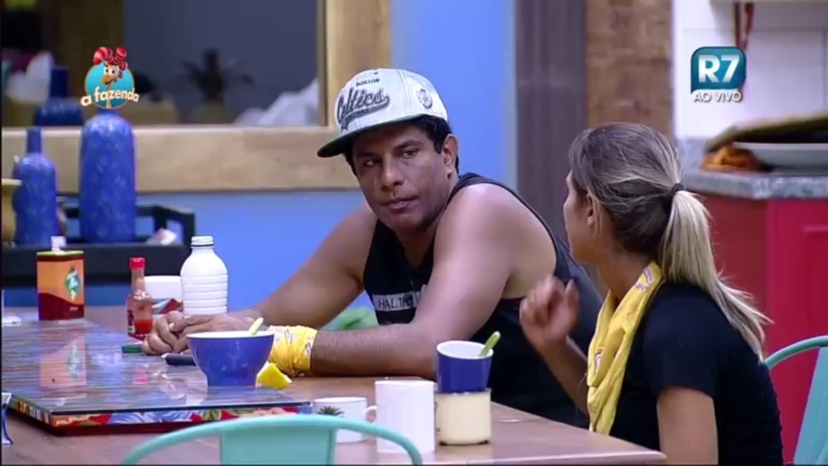 18.nov.2015 - "Toda novela tem um vilão", diz Luka Ribeiro sobre o papel de Mara no programa - Reprodução/Record