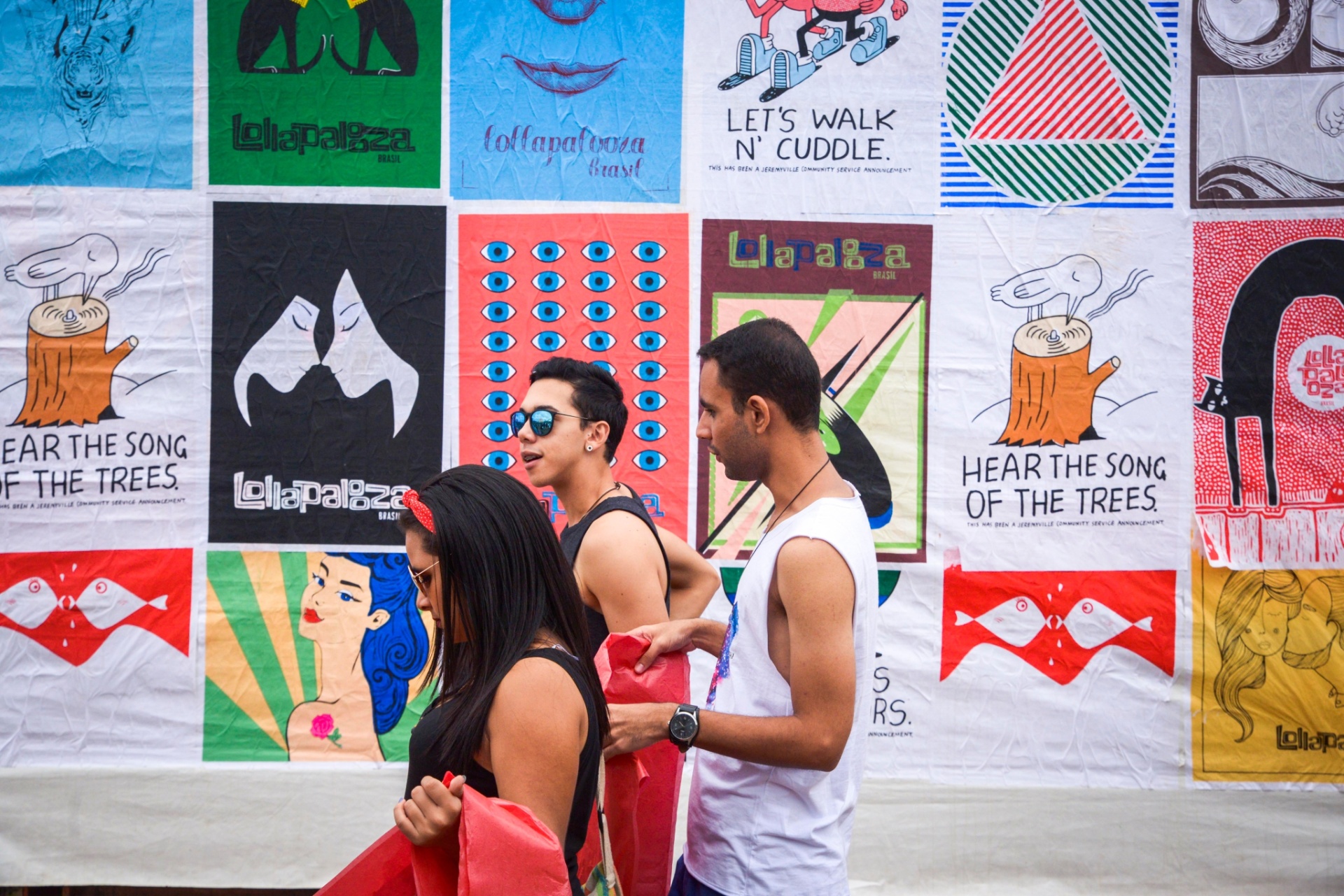 13.mar.2015 - Público circula entre as diversas áreas do Lollapalooza Brasil 2016 - Rafael Roncato/UOL