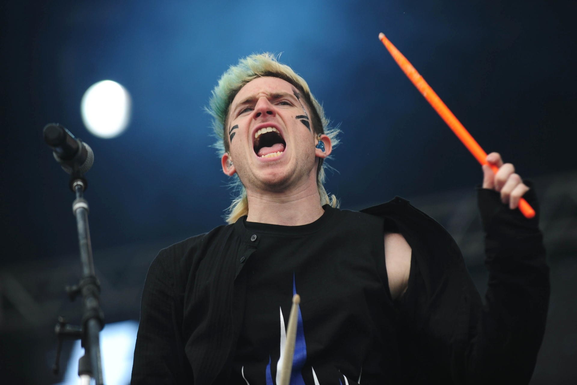 13.mar.2016 - Walk the Moon se apresenta no palco Onix no segundo dia do Lollapalooza Brasil 2016, no autódromo de Interlagos, em São Paulo - Junior Lago/UOL