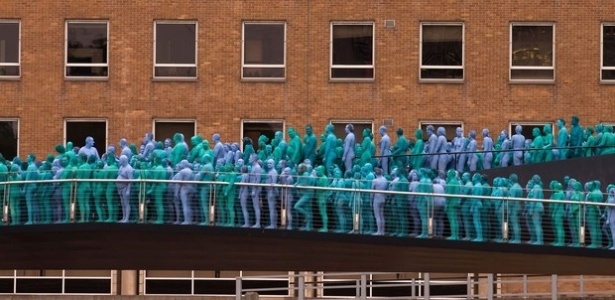 Tunick é famoso por retratar multidões sem roupa  - Jon Super/AFP - Jon Super/AFP