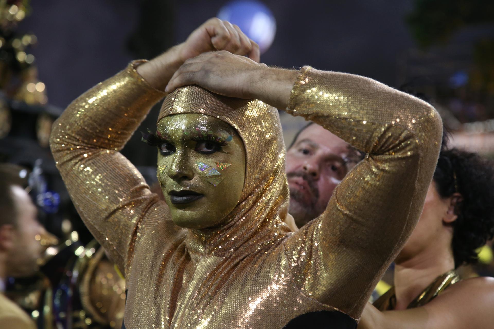 27.fev.2017 - Unidos da Tijuca, segunda colocada no Carnaval de 2016, luta pelo título com o enredo "Música na Alma, Inspiração de uma Nação" - Júlio César Guimarães/UOL