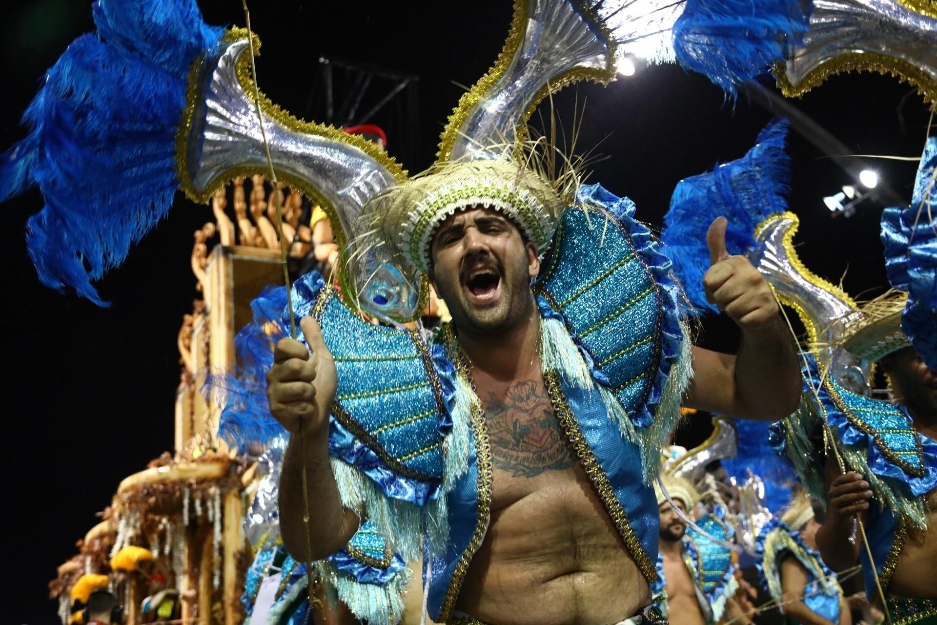 03.mar.2017 - Independente Tricolor no desfile das campeãs do Carnaval 2017, no Anhembi - Simon Plestenjak/UOL