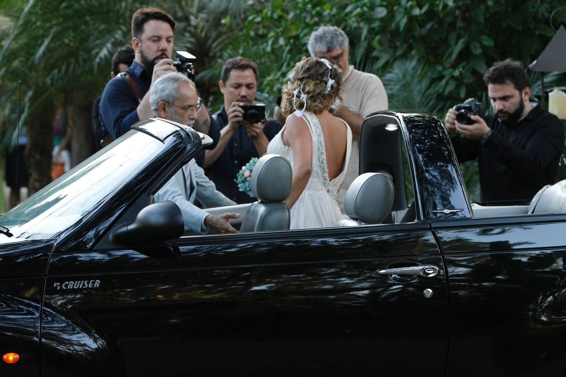 Maíra Charken chega para seu casamento com  Renato Antunes no Espaço Paradisus em Vargem Grande, zona oeste do Rio. Além de casar, a ex-apresentadora do "Vídeo Show" celebra a aproximação da chegada do flho Gael com um chá de bebê - Thyago Andrade/BrazilNews