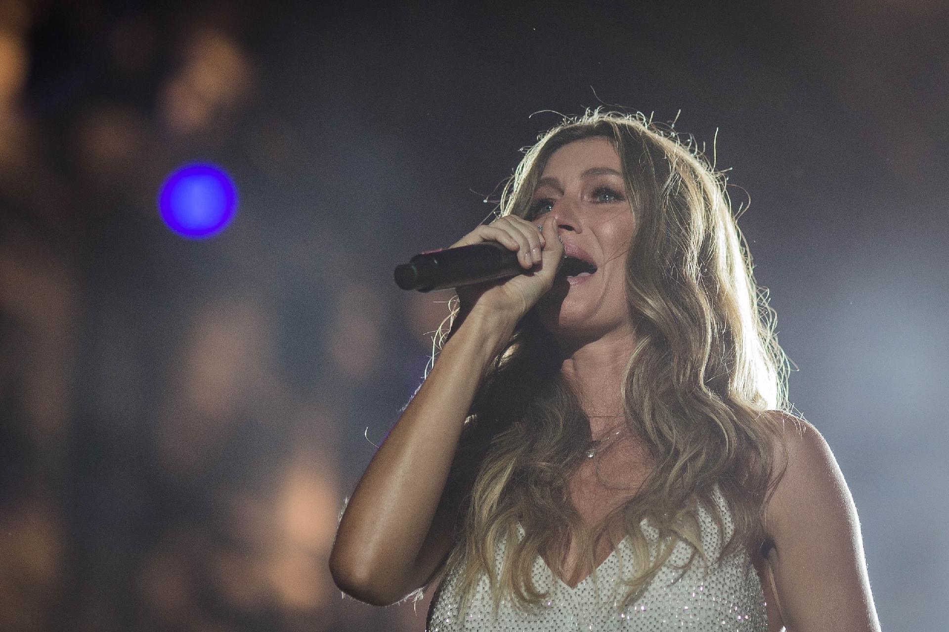 Gisele Bündchen chora durante discurso sobre a preservação da Floresta Amazônica na abertura do Palco Mundo do Rock in Rio 2017 - Eduardo Anizelli/Folhapress