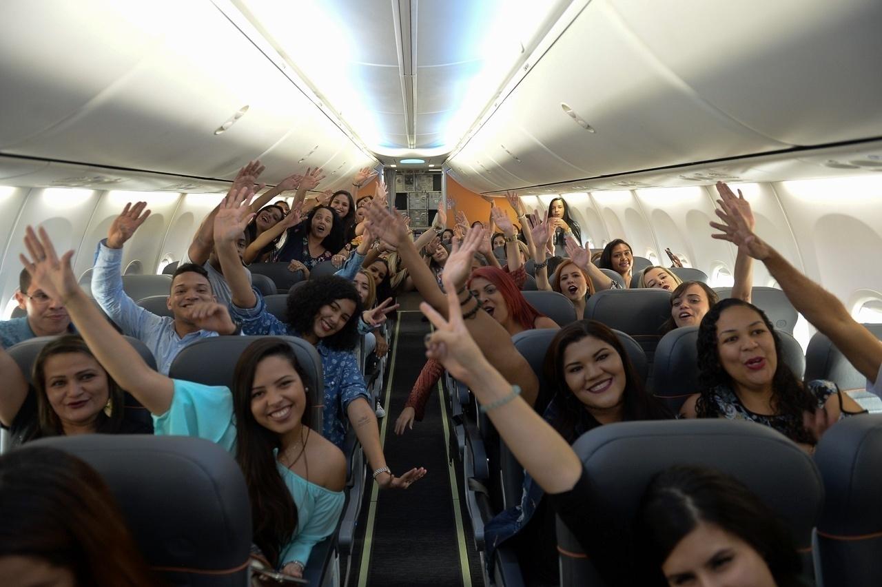 Luan Santana faz pocket show em avião - Francisco Cepeda/Ag News