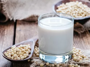 Desinflama organismo, expande energia: os benefícios do leite de soja