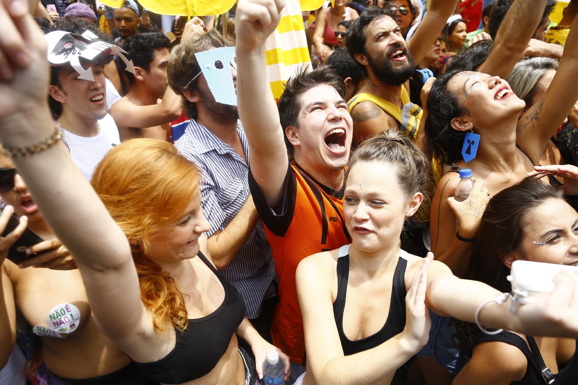 Baiana System lota avenida 23 de Maio, em São Paulo, neste sábado (17) de pós-Carnaval - Guilherme Zauith/UOL