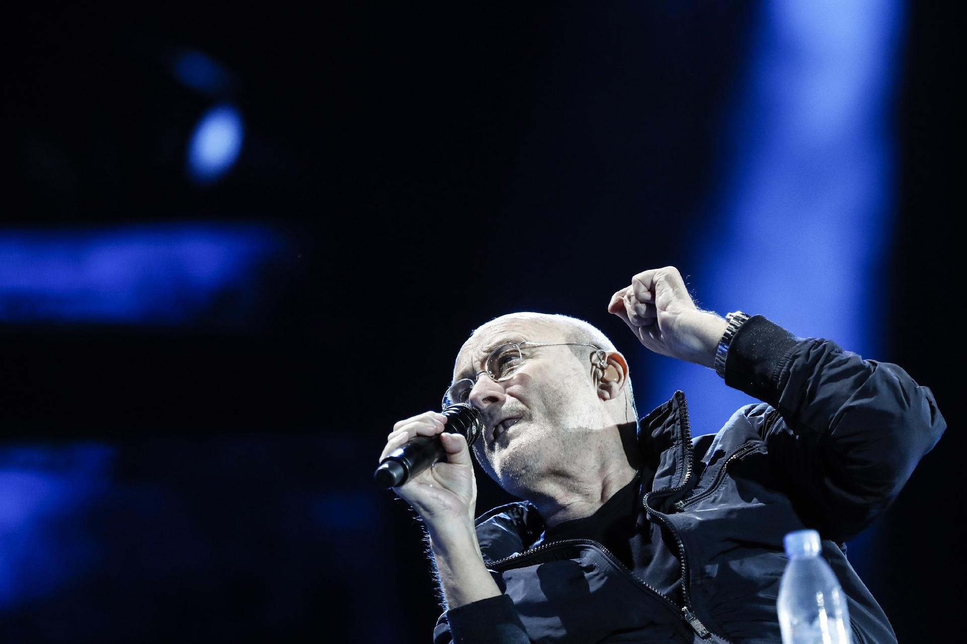 A música "Something happened on the way to heaven" levantou a plateia e deixou Phil Collins animado com a apresentação na capital paulista - Lucas Lima/UOL