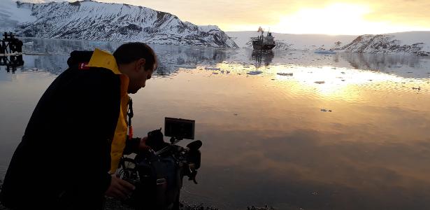 Repórter cinematográfico André Cunha em gravação na Antártida para Jornal da Record    - Record TV/Divulgação - Record TV/Divulgação