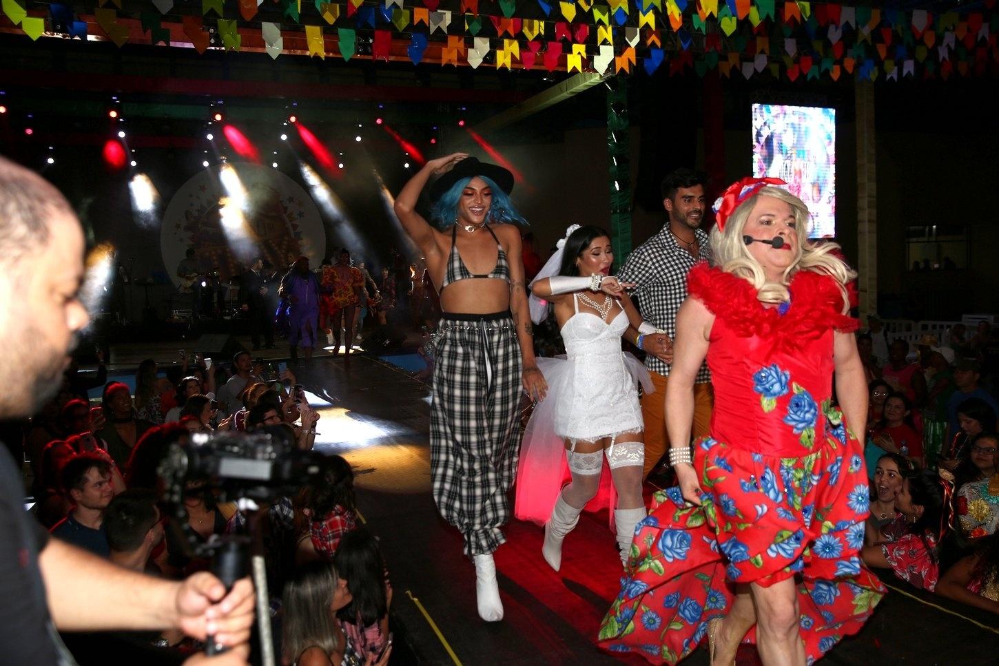 Pabllo Vittar com Thaynara OG e Anderson Tomazini - Denilson Santos e Dilson Silva/AgNews