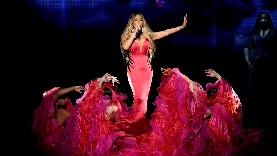 Mariah Carey se apresenta no American Music Awards, em Los Angeles - Kevin Winter/Getty Images For dcp