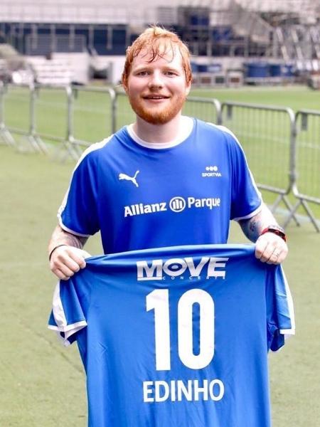 Ed Sheeran jogou futebol no estádio do Palmeiras com camisa personalizada - Reprodução/Facebook