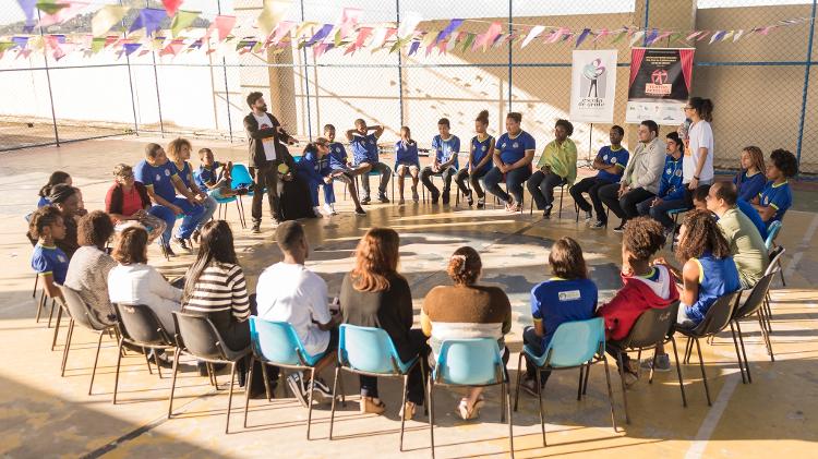 A ONG Escola de Gente promove oficinas e cartilhas em escolas para estimular a inclusão por meio da comunicação - Divulgação/Escola de Gente