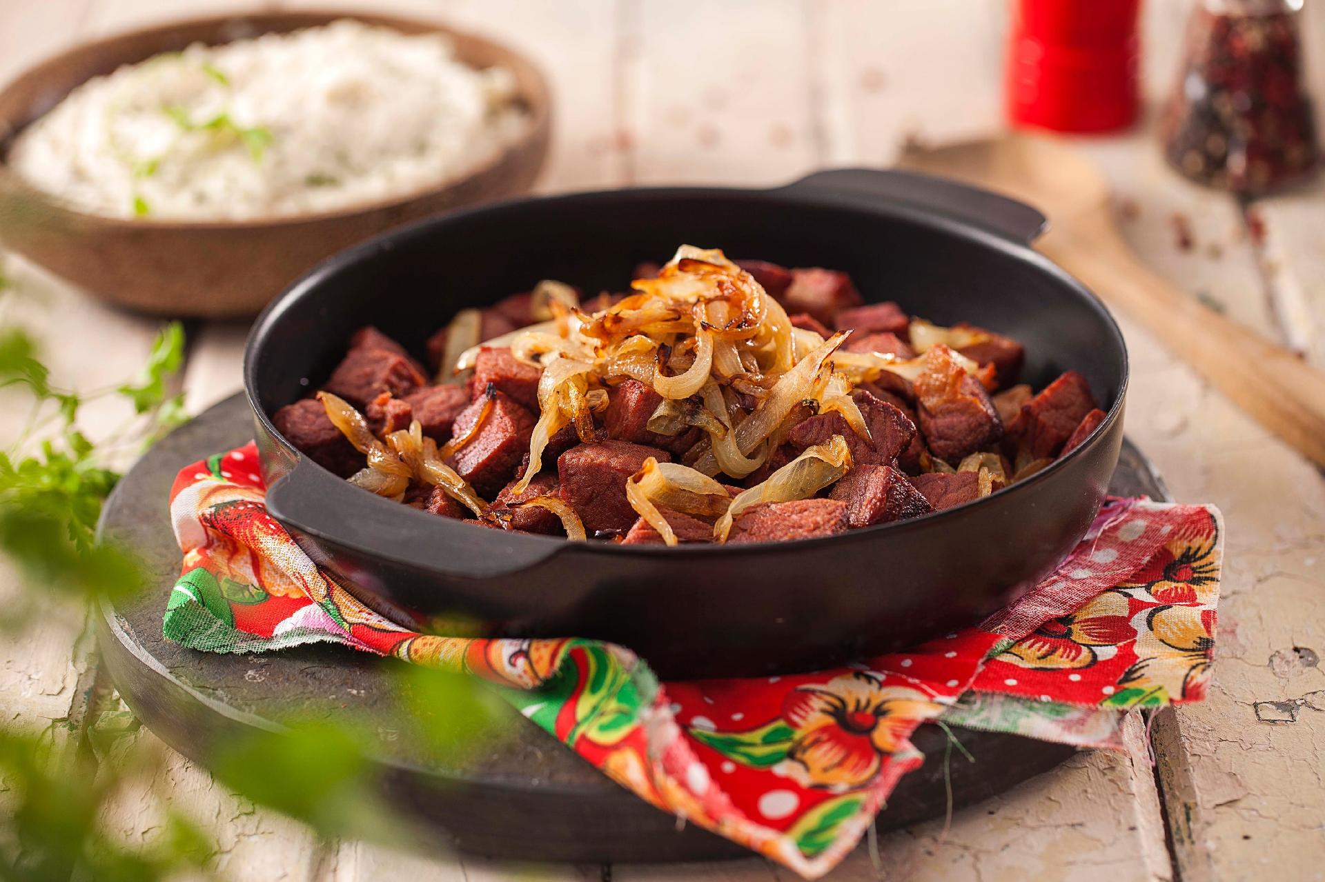 Featured image of post Foto De Carne De Sol Frita - À linguiça de porco caseira, a carne de sol especialíssima e o queijo coalho com mel de engenho ou doce de leite são imbatíveis.