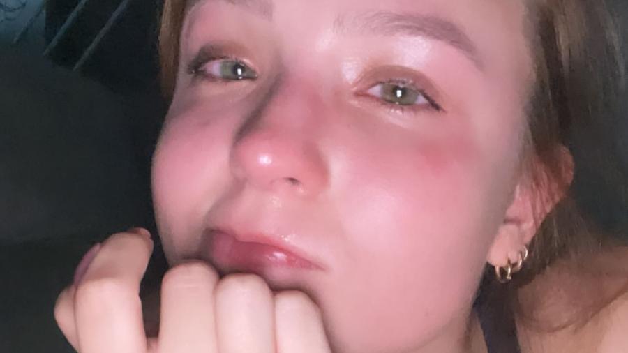Larissa Manoela postou foto de si mesma chorando ao ser questionada sobre "sofrer por amor" - Reprodução/Instagram