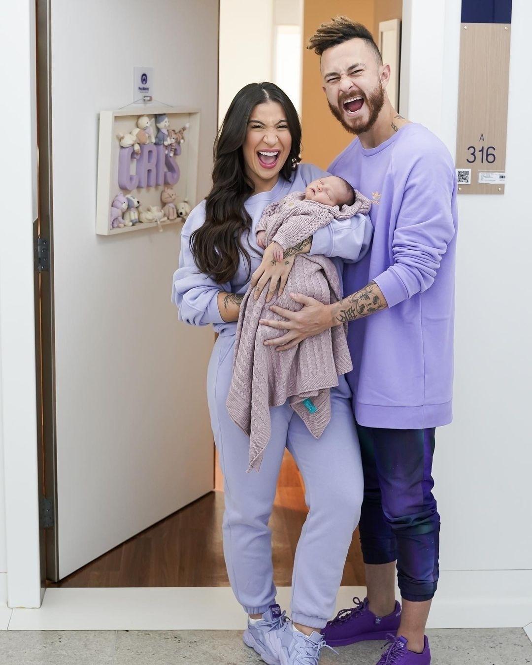 Bianca Andrade e Fred deixam maternidade com o filho Cris - Reprodução/Instagram