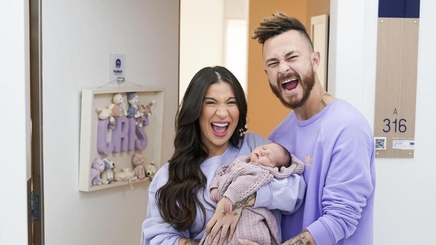 Bianca Andrade e Fred deixam maternidade com o filho Cris - Reprodução/Instagram