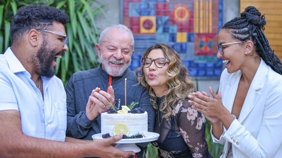 Paulo Vieira, Lula e Ilana comemoram aniversário de Janja - Twitter/@janjalula