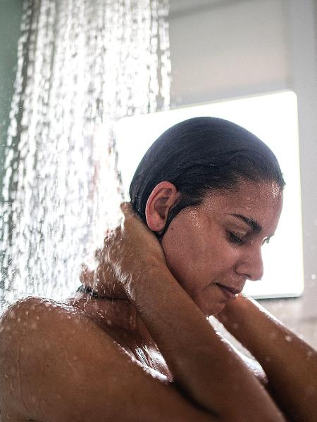 O chuveirinho talvez não seja a forma mais comum para se masturbar, mas muitas mulheres descobrem essa capacidade assim O chuveirinho talvez não seja a forma mais comum para se masturbar, mas muitas mulheres descobrem essa capacidade assim