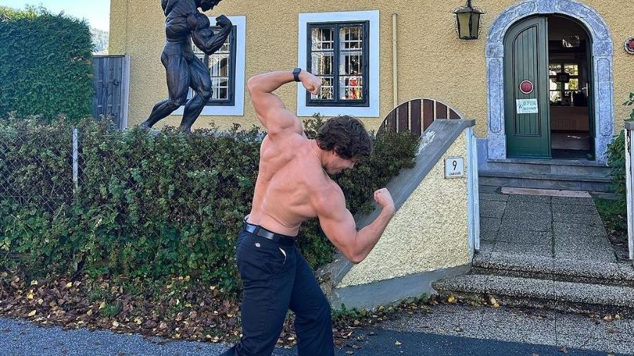 Joseph Baena provou a semelhança com seu pai, Arnold Schwarzenegger