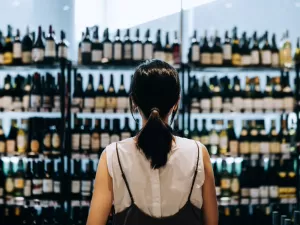 Sommeliers no supermercado: bate-papo ajuda a achar vinhos bons e baratos