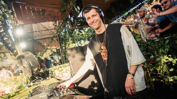 O DJ e produtor alemão Dixon toca neste sábado em São Paulo no Komplexo Tempo