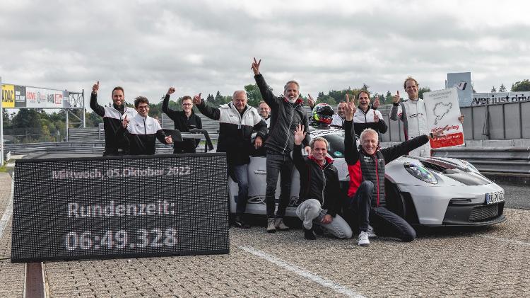 Modelo idêntico ao de Neymar foi usado por pilotos da Porsche para bater recorde no circuito de Nürburgring Modelo idêntico ao de Neymar foi usado por pilotos da Porsche para bater recorde no circuito de Nürburgring