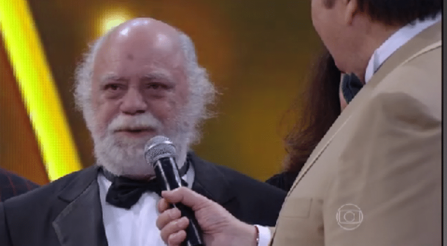 14.dez.2015 - Vários artistas da Globo fizeram uma desabafo formal contra a classe política durante a entrega da 20ª Edição do Troféu Melhores do Ano, exibido ao vivo pelo "Domingão do Faustão", neste domingo (13). Cássia Kis, Tonico Pereira e Alexandre Nero foram os mais nítidos, contra ou a favor do governo. Os três são (ou foram) colegas de elenco em "A Regra do Jogo" - Reprodução/TV Globo