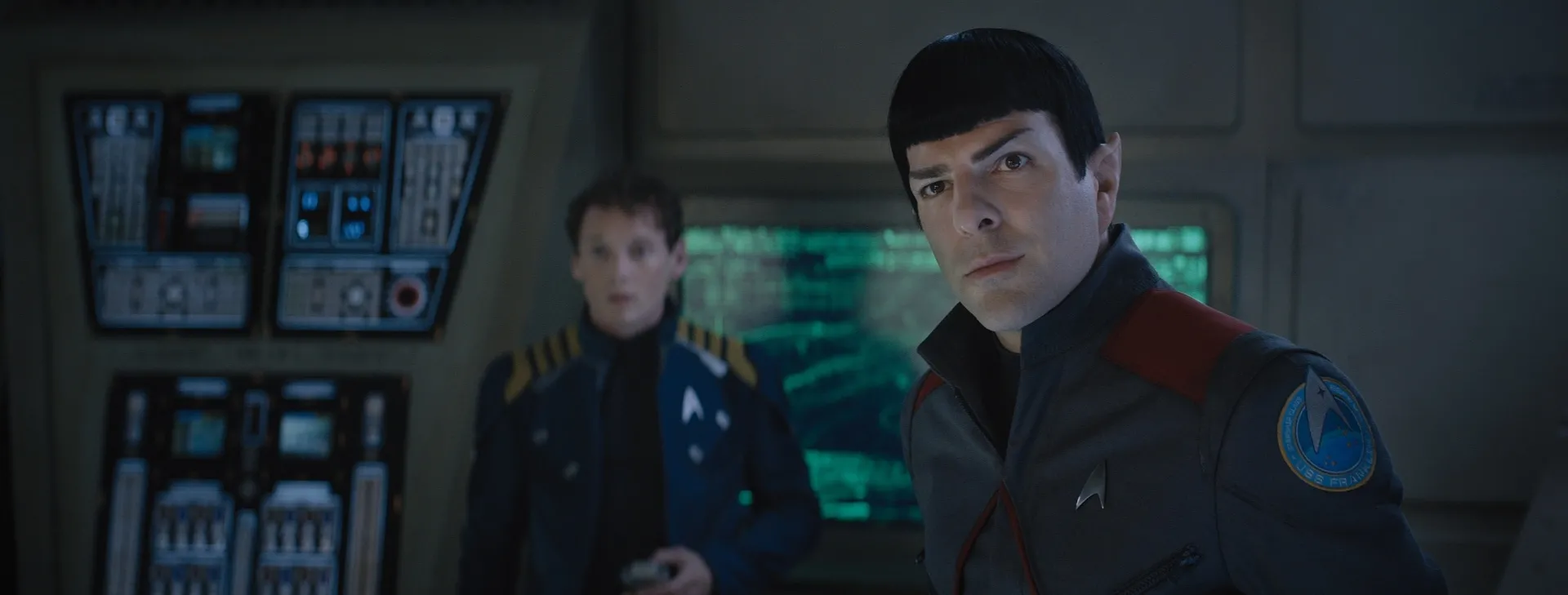 Em "Star Trek: Sem Fronteiras", Zachary Quinto (à frente) volta a interpretar Spock, papel consagrado por Leonard Minoy, que morreu em 2015 aos 83 anos. Já Anton Yelchin (ao fundo) interpreta Chekov - Stephen Windon/Divulgação