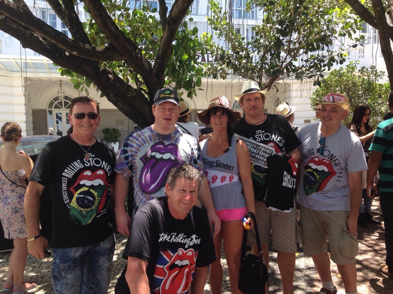 20.fev.2016 - O grupo de holandeses veio ao Rio de Janeiro só para ver os Rolling Stones. Depois do show, eles vão aproveitar uma semana na cidade. - Ana Paula Bazolli/UOL