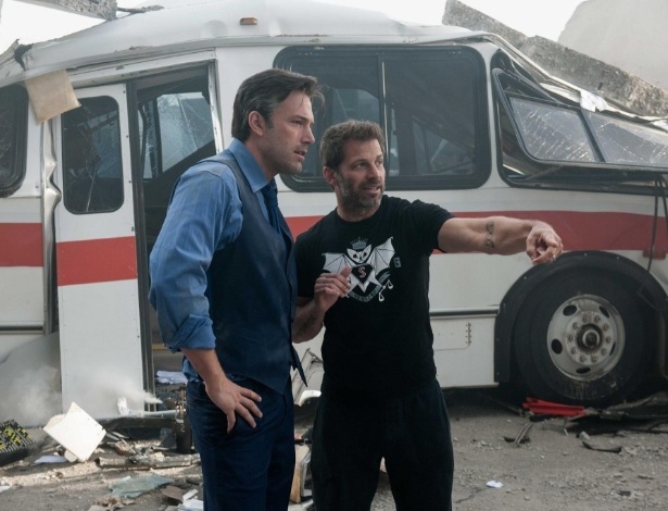 Ben Affleck e o diretor Zack Snyder no set de "Batman vs Superman: A Origem da Justiça" - Divulgação