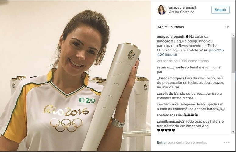 7.jun.2016 - Queridinha do "BBB16", Ana Paula Renault foi uma das escolhidas para carregar a tocha olímpica em Fortaleza (CE). Ela compartilhou um clique com a tocha antes da caminhada. "No calor da emoção!!! Daqui a pouquinho vou participar do Revezamento da Tocha Olímpica aqui em Fortaleza!  @rio2016 @2016brasil" - Reprodução/Instagram/anapaularenault