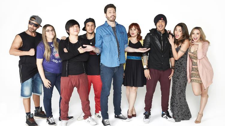 Danilo Gentili apresentou a primeira temporada de "Entubados", reality show com os youtubers Gusta Stockler (No Me Gusta e GustaTV), Lucas Lira (Invento na Hora TV e Invento na Hora), Pyong Lee (Pyong Lee TV), Daniel Saboya (Daniel Saboya), Isadora Becker (Gastronomismo), Malena (Malena010102), Taciele Alcolea (Taciele Alcolea) e Taty Ferreira (Acidez Feminina) - Divulgação/Sony - Divulgação/Sony