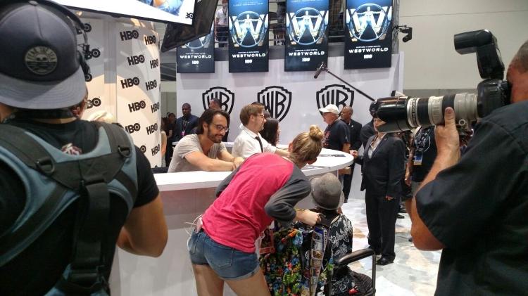 Rodrigo Santoro dá autógrafos em painel da San Diego Comic-Con 2017 - Renata Nogueira/UOL - Renata Nogueira/UOL