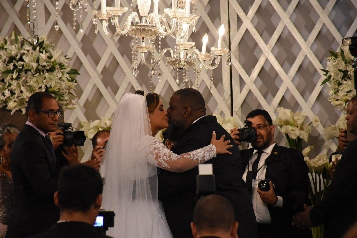 Péricles e a pedagoga Lidiane Santos se casam no Recife - AgNews