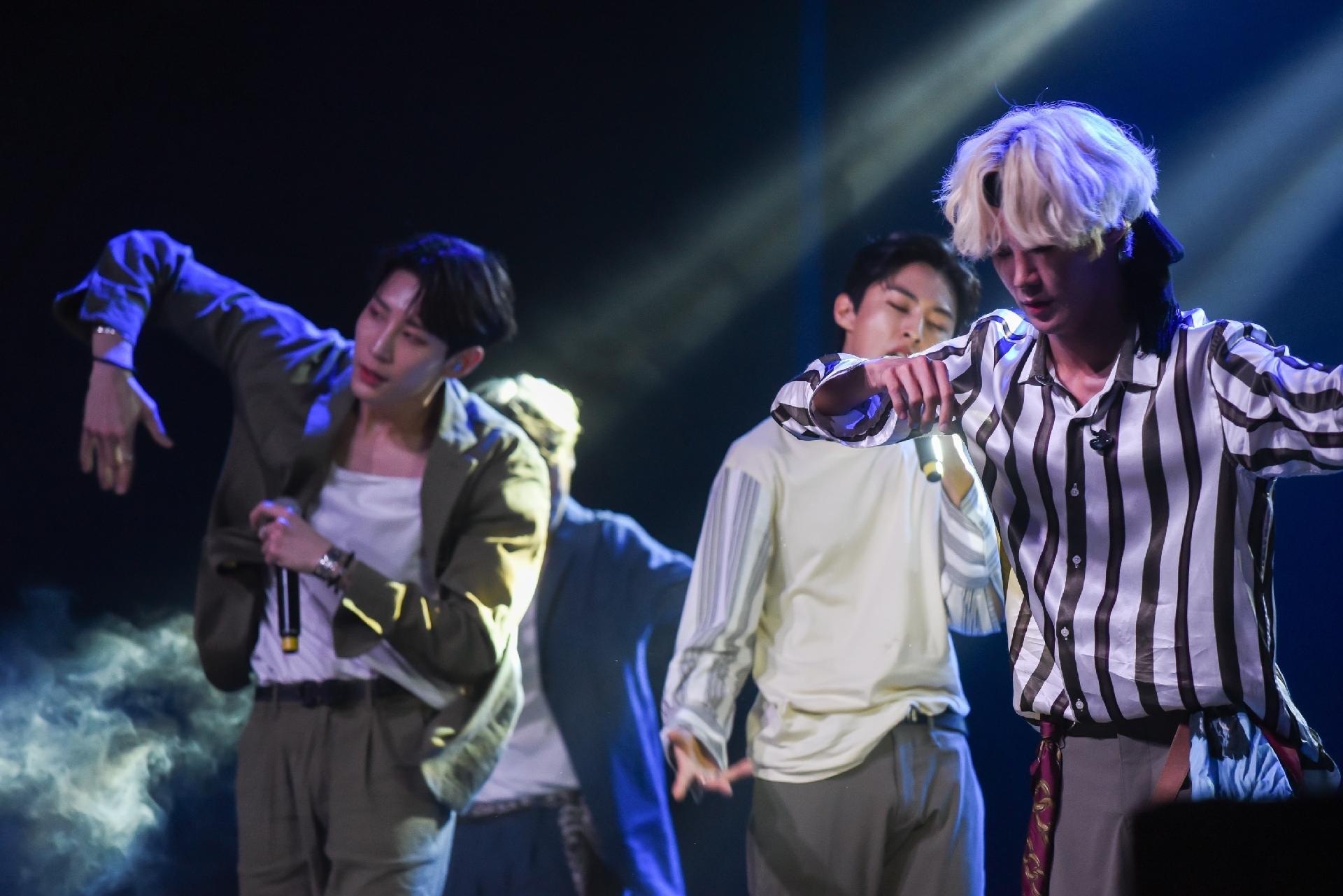 Grupo sul-coreano VAV faz show no Carioca Club, em São Paulo - Flavio Moraes/UOL